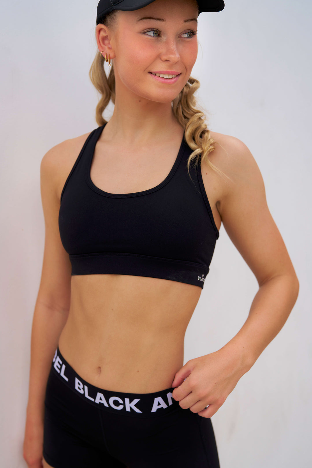 Full Out Crop Black